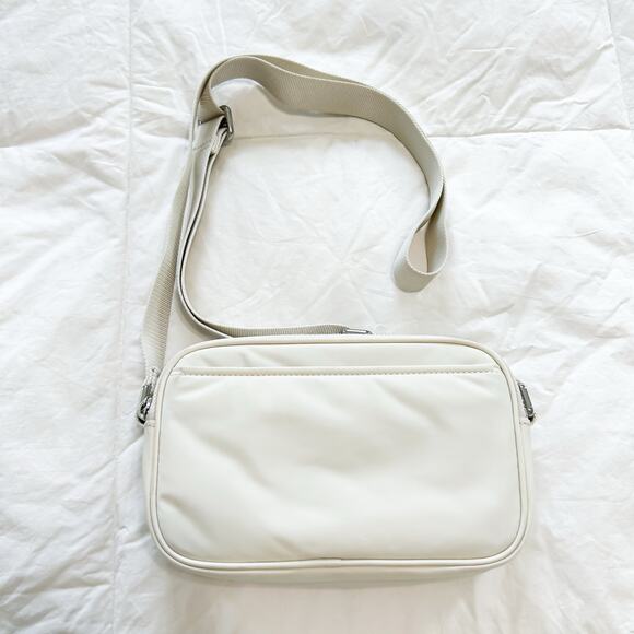 Lululemon Athletica Crossbody Camera Bag 2L Light Ivory/Bone Adjustable Strap - Picture 11 of 12